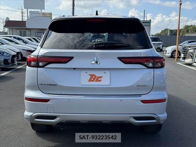 Mitsubishi OUTLANDER PHEV 2022-05 8355302-13