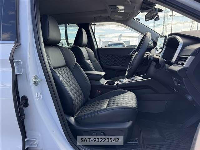 Mitsubishi OUTLANDER PHEV 2022-05 8355302-15