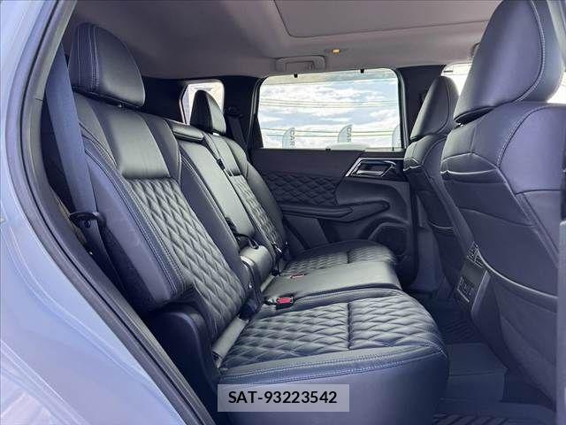 Mitsubishi OUTLANDER PHEV 2022-05 8355302-19