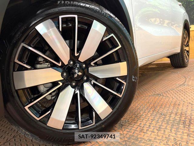 Mitsubishi OUTLANDER PHEV 2024-11 8355298-12