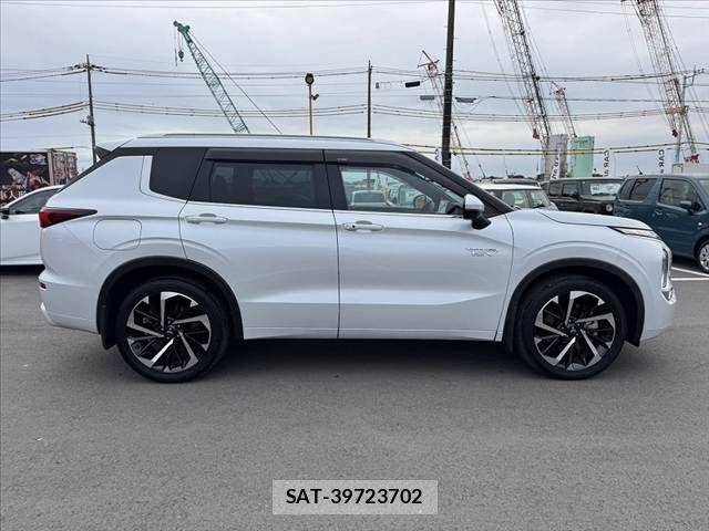 Mitsubishi OUTLANDER PHEV 2022-02 8355301-11