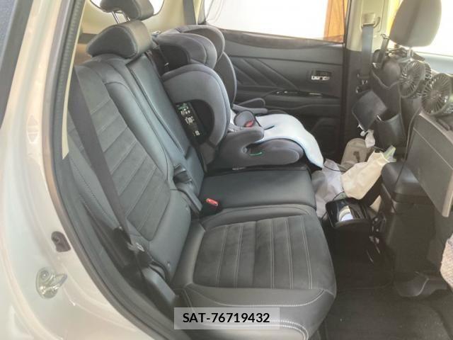 Mitsubishi OUTLANDER PHEV 2017-02 8368043-11