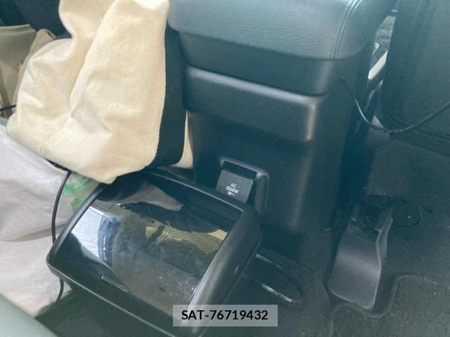 Mitsubishi OUTLANDER PHEV 2017-02 8368043-12