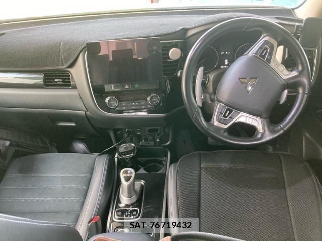 Mitsubishi OUTLANDER PHEV 2017-02 8368043-14