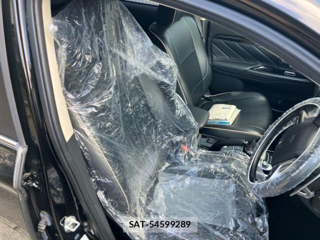 Mitsubishi OUTLANDER PHEV 2015-10 8368042-18