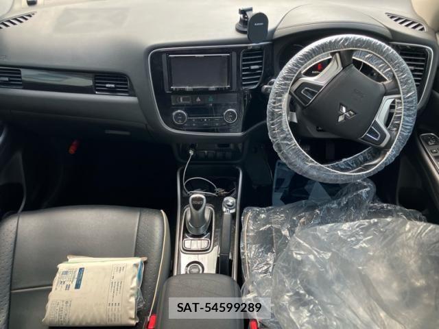 Mitsubishi OUTLANDER PHEV 2015-10 8368042-1