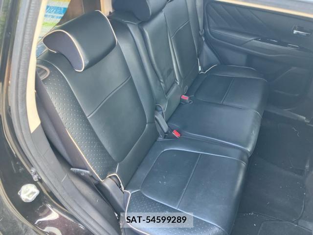 Mitsubishi OUTLANDER PHEV 2015-10 8368042-19