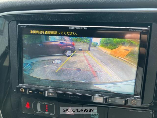 Mitsubishi OUTLANDER PHEV 2015-10 8368042-21