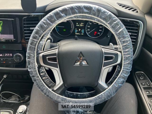 Mitsubishi OUTLANDER PHEV 2015-10 8368042-2