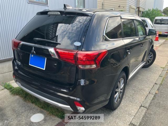 Mitsubishi OUTLANDER PHEV 2015-10 8368042-6