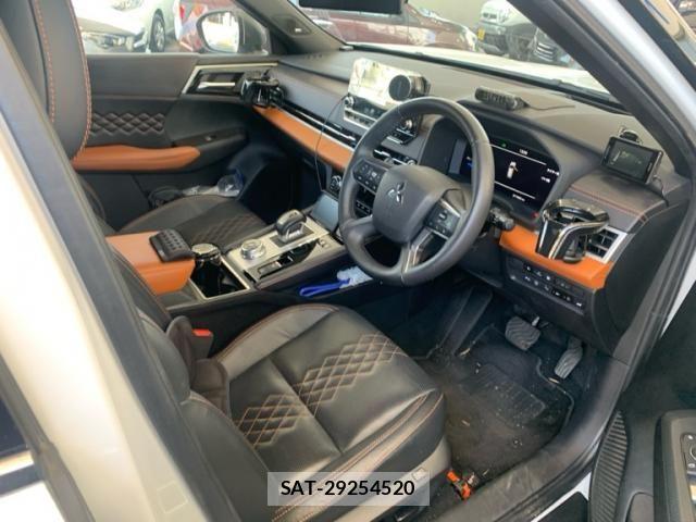 Mitsubishi OUTLANDER PHEV 2022-06 8368035-13