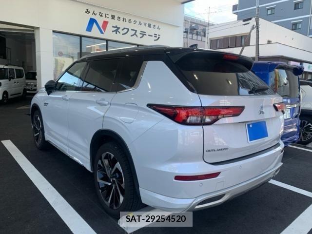 Mitsubishi OUTLANDER PHEV 2022-06 8368035-4