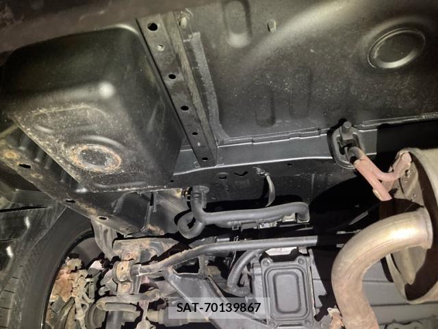 Mitsubishi OUTLANDER PHEV 2013-12 8372024-10