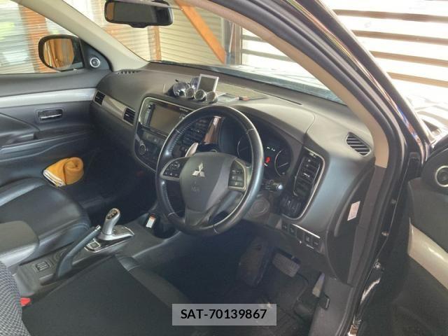 Mitsubishi OUTLANDER PHEV 2013-12 8372024-13