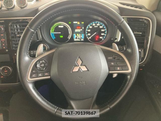 Mitsubishi OUTLANDER PHEV 2013-12 8372024-19