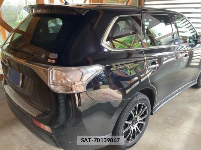 Mitsubishi OUTLANDER PHEV 2013-12 8372024-2