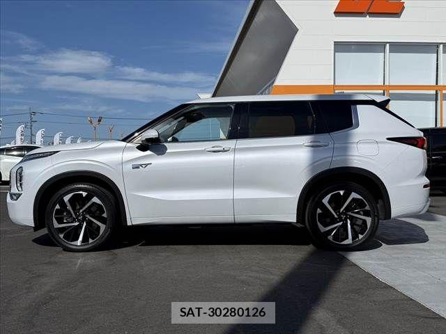 Mitsubishi OUTLANDER PHEV 2022-12 8372022-10