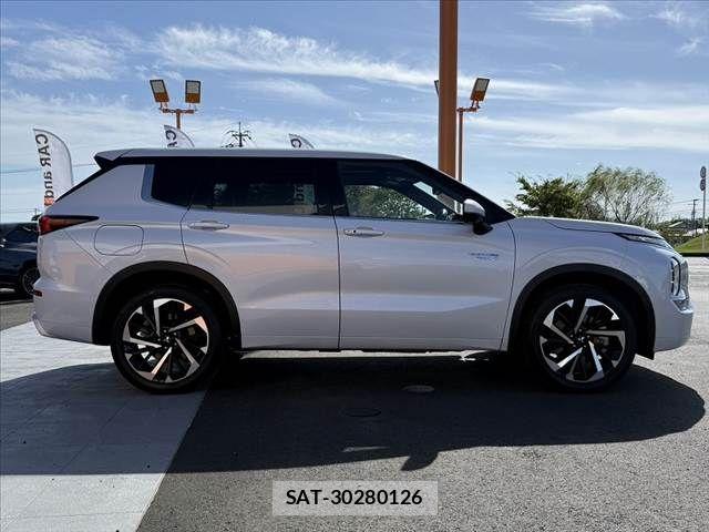 Mitsubishi OUTLANDER PHEV 2022-12 8372022-11