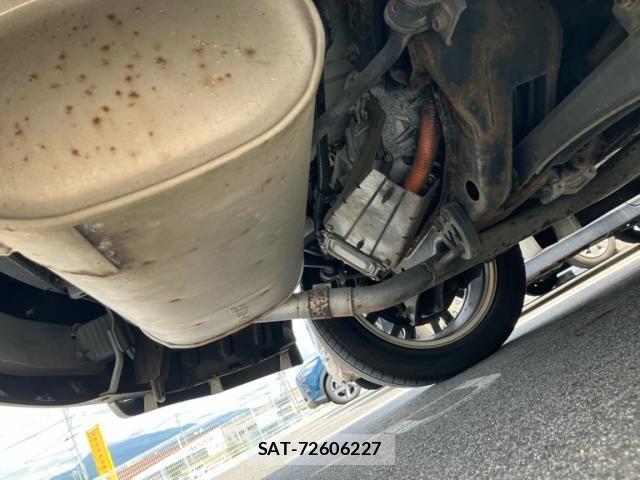 Mitsubishi OUTLANDER PHEV 2015-09 8414266-10