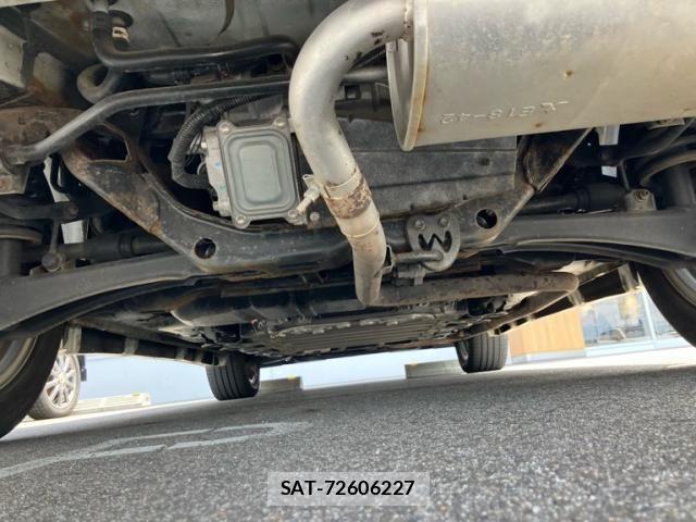 Mitsubishi OUTLANDER PHEV 2015-09 8414266-11