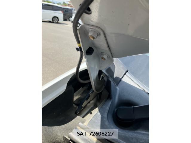 Mitsubishi OUTLANDER PHEV 2015-09 8414266-14