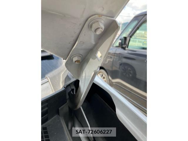 Mitsubishi OUTLANDER PHEV 2015-09 8414266-15
