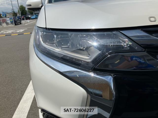 Mitsubishi OUTLANDER PHEV 2015-09 8414266-16