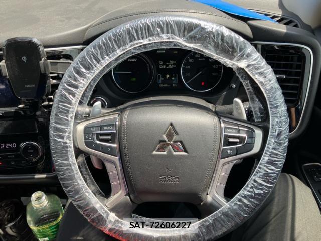 Mitsubishi OUTLANDER PHEV 2015-09 8414266-19