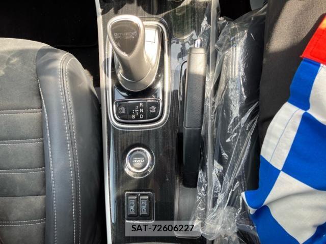 Mitsubishi OUTLANDER PHEV 2015-09 8414266-22