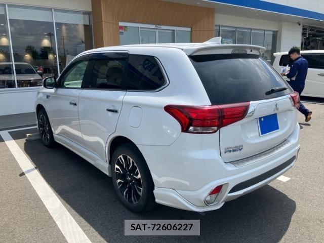 Mitsubishi OUTLANDER PHEV 2015-09 8414266-2