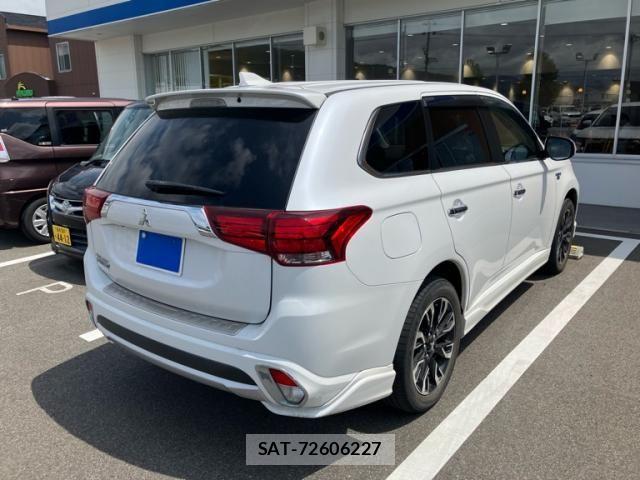 Mitsubishi OUTLANDER PHEV 2015-09 8414266-4