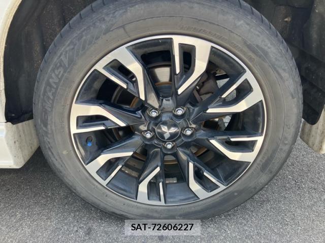 Mitsubishi OUTLANDER PHEV 2015-09 8414266-8