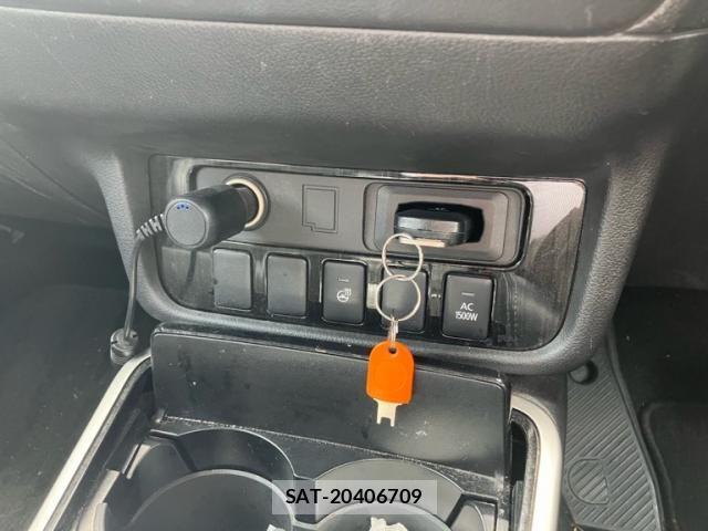 Mitsubishi OUTLANDER PHEV 2017-09 8414262-10