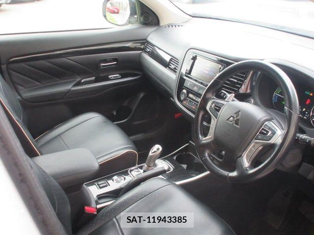 Mitsubishi OUTLANDER PHEV 2015-07 8414263-11