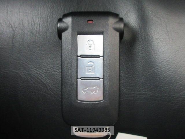 Mitsubishi OUTLANDER PHEV 2015-07 8414263-27
