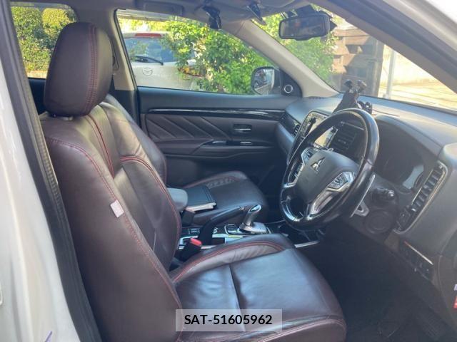 Mitsubishi OUTLANDER PHEV 2016-02 8414264-10