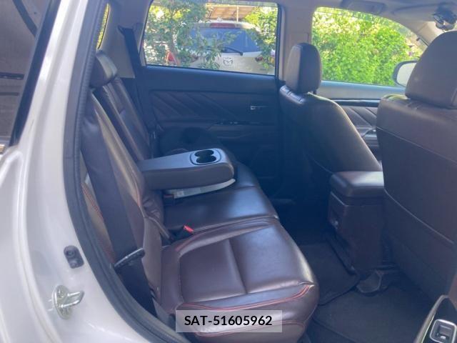 Mitsubishi OUTLANDER PHEV 2016-02 8414264-11