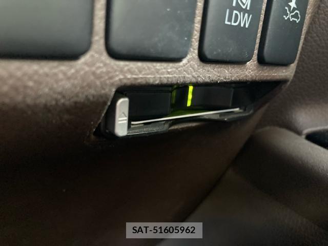 Mitsubishi OUTLANDER PHEV 2016-02 8414264-22