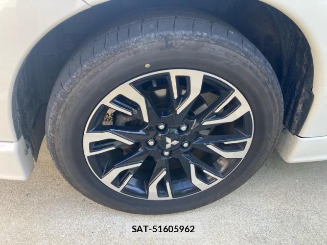 Mitsubishi OUTLANDER PHEV 2016-02 8414264-2