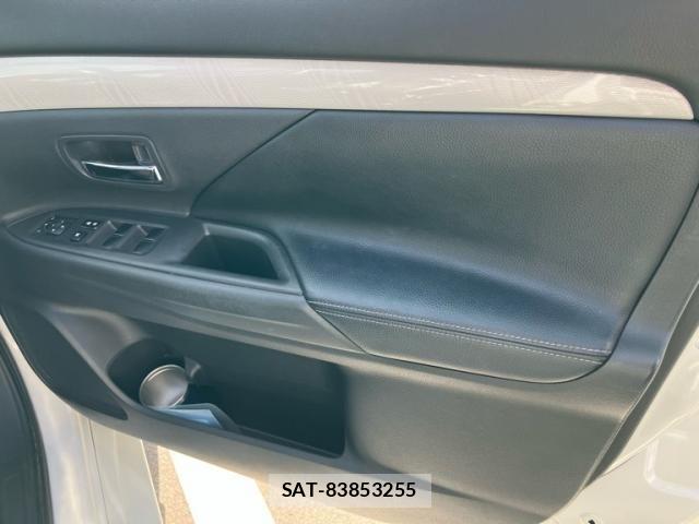 Mitsubishi OUTLANDER PHEV 2013-08 8414271-12