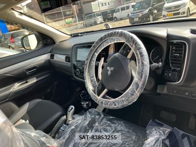Mitsubishi OUTLANDER PHEV 2013-08 8414271-13