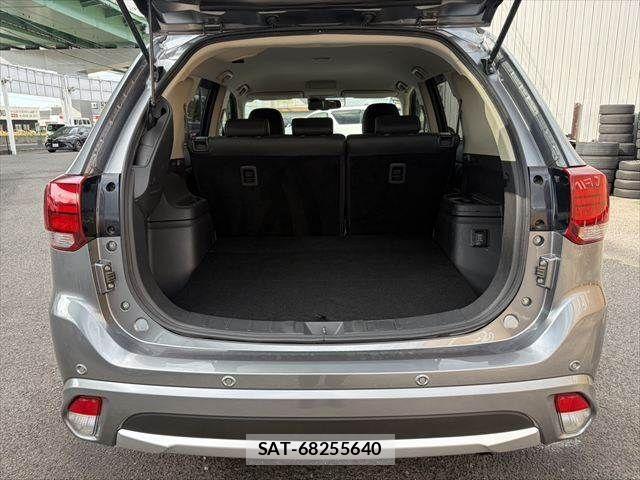 Mitsubishi OUTLANDER PHEV 2016-03 8438682-9