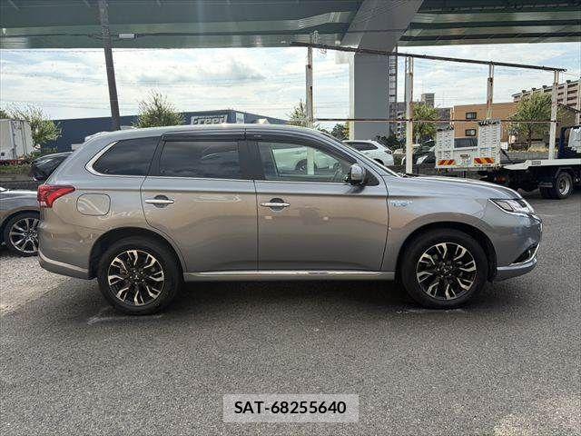 Mitsubishi OUTLANDER PHEV 2016-03 8438682-16