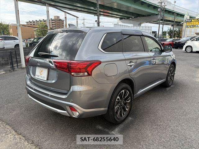 Mitsubishi OUTLANDER PHEV 2016-03 8438682-17