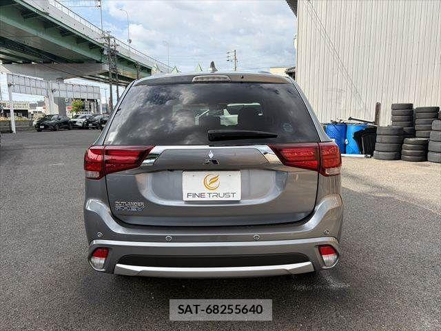 Mitsubishi OUTLANDER PHEV 2016-03 8438682-18