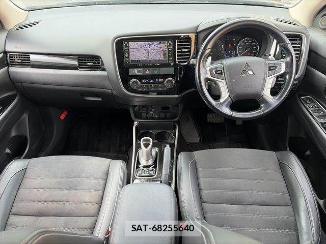 Mitsubishi OUTLANDER PHEV 2016-03 8438682-2