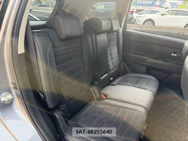 Mitsubishi OUTLANDER PHEV 2016-03 8438682-8