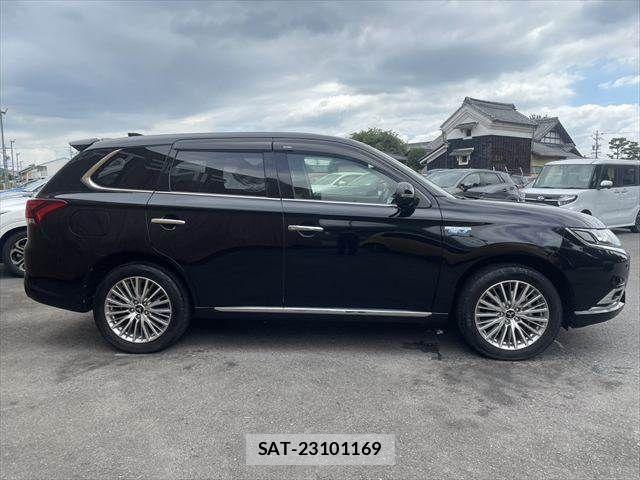 Mitsubishi OUTLANDER PHEV 2020-03 8438681-15