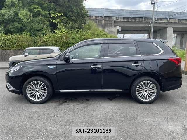 Mitsubishi OUTLANDER PHEV 2020-03 8438681-19