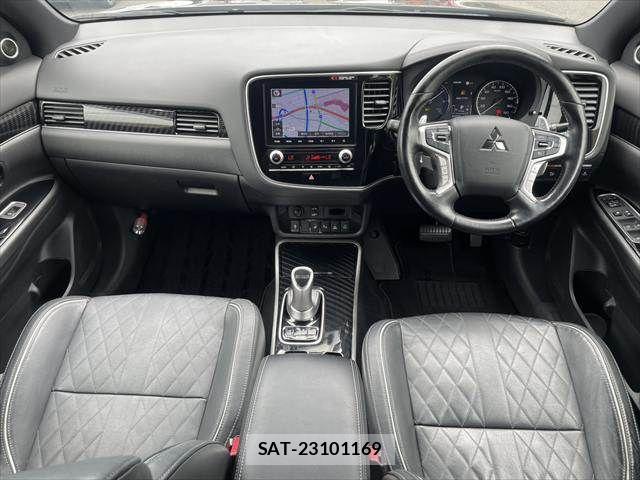 Mitsubishi OUTLANDER PHEV 2020-03 8438681-2